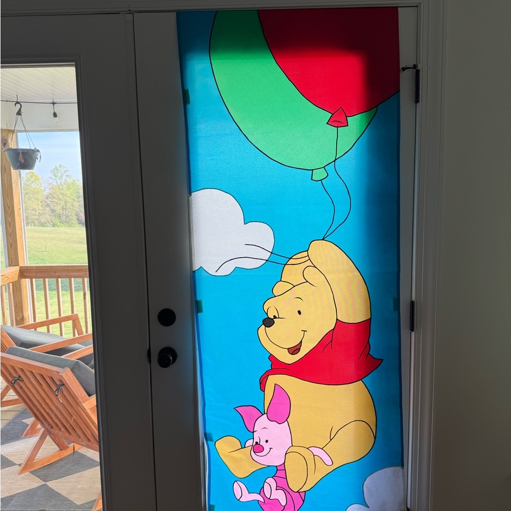 DEAD STOCK!!! Winnie the Pooh Balloon Door Flag